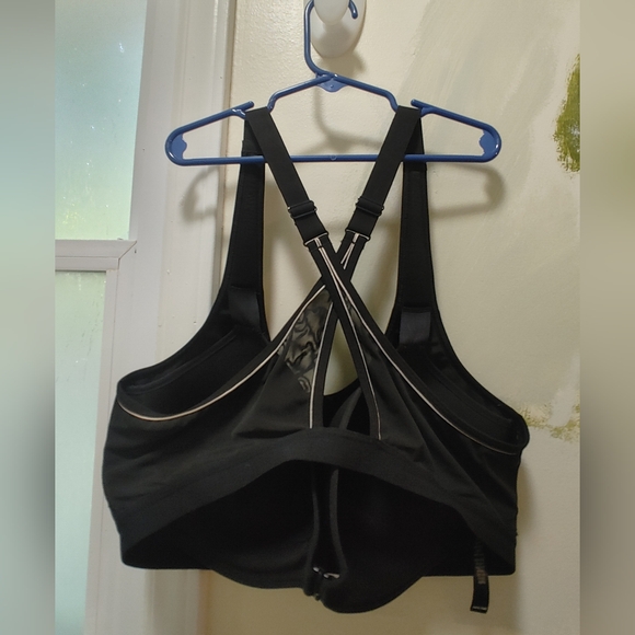 Victoria's Secret Black Knockout Front-close Zip Sports Bra - Picture 3 of 4